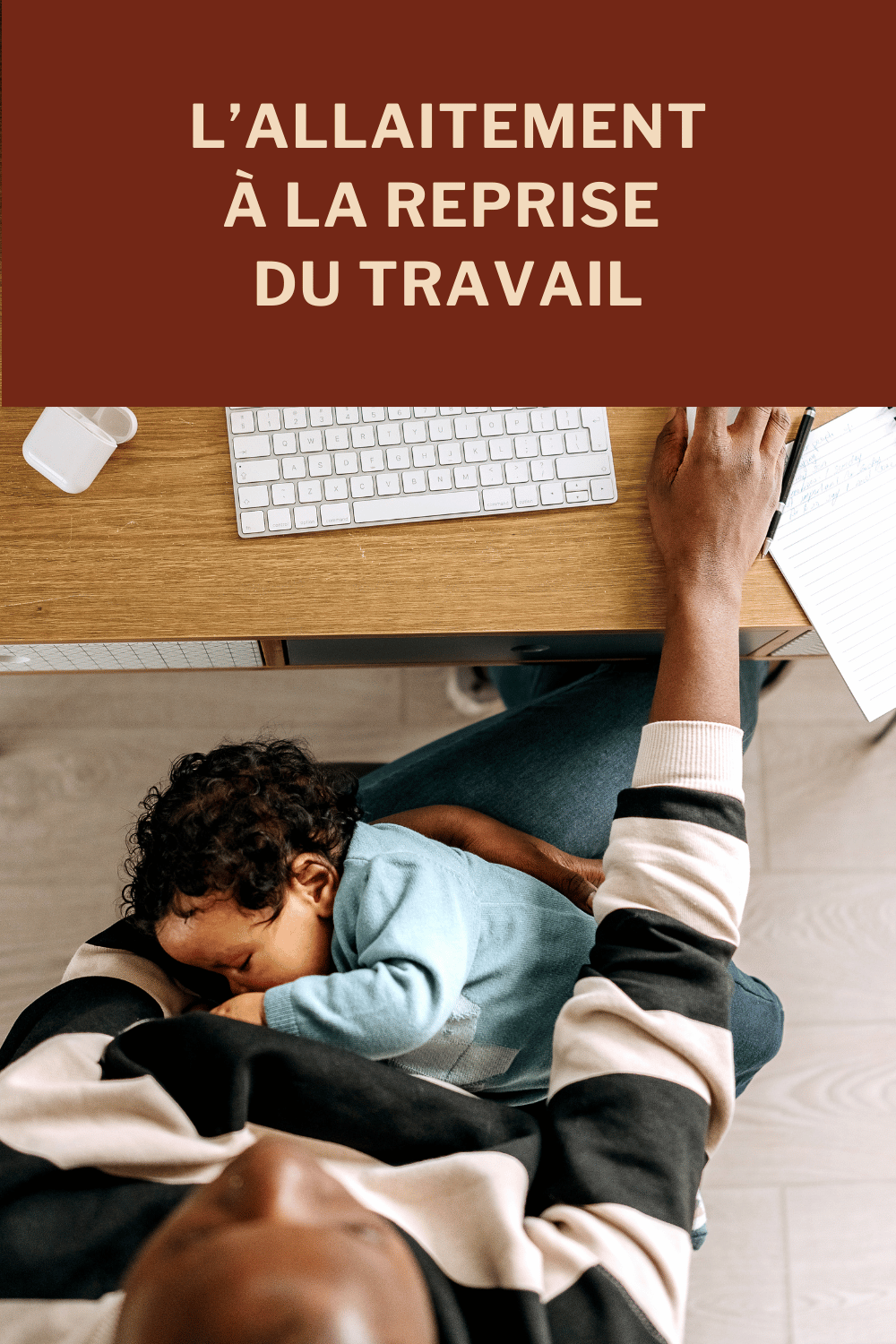 allaitement reprise apres bebe Femme qui travaille en allaitant assise au sol